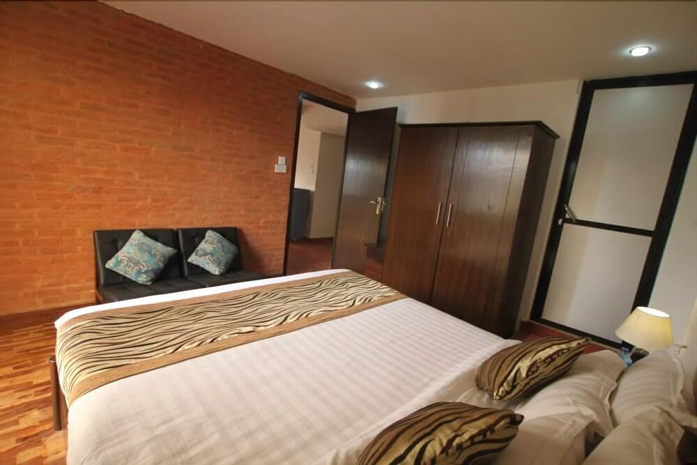 Gaju Suite Hotel Kathmandu Esterno foto