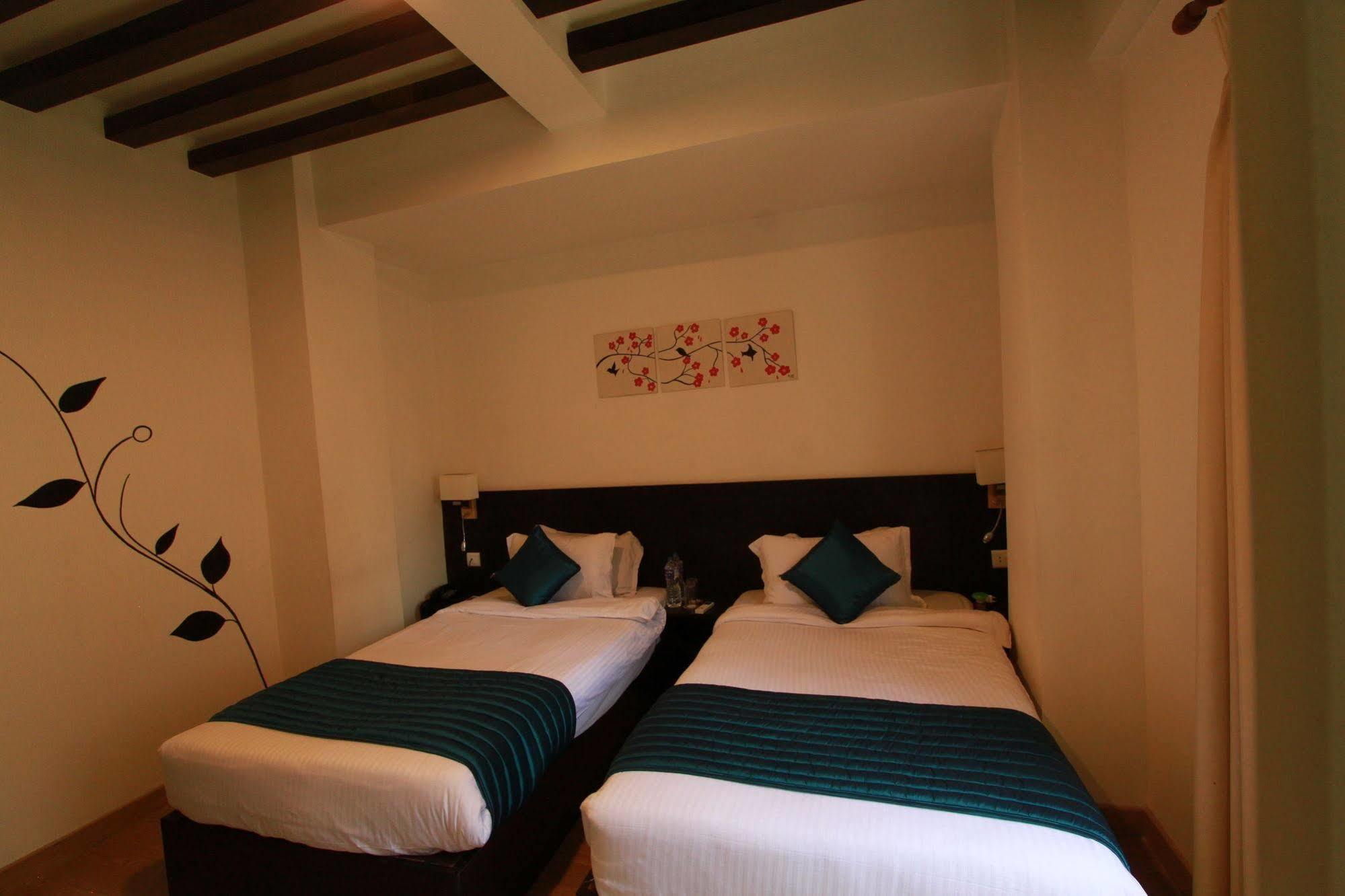 Gaju Suite Hotel Kathmandu Esterno foto