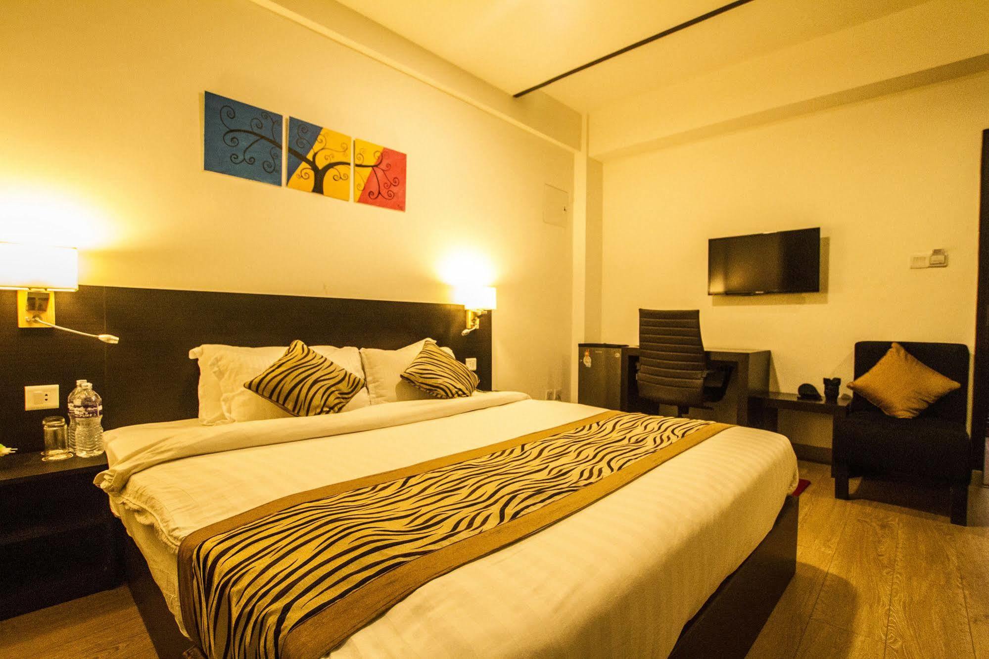 Gaju Suite Hotel Kathmandu Esterno foto