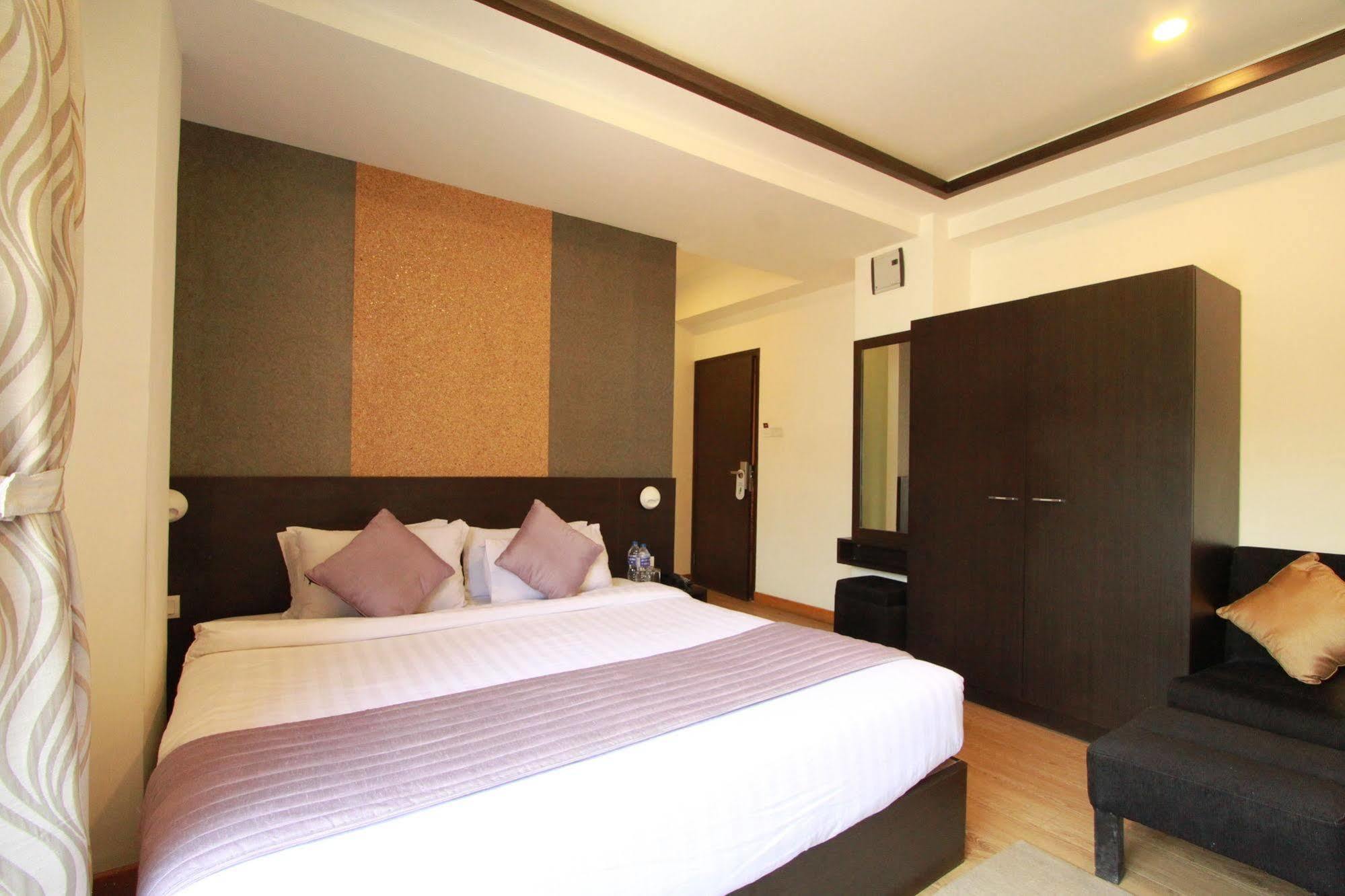 Gaju Suite Hotel Kathmandu Esterno foto
