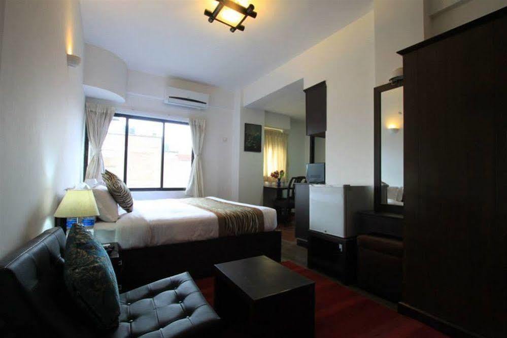 Gaju Suite Hotel Kathmandu Esterno foto